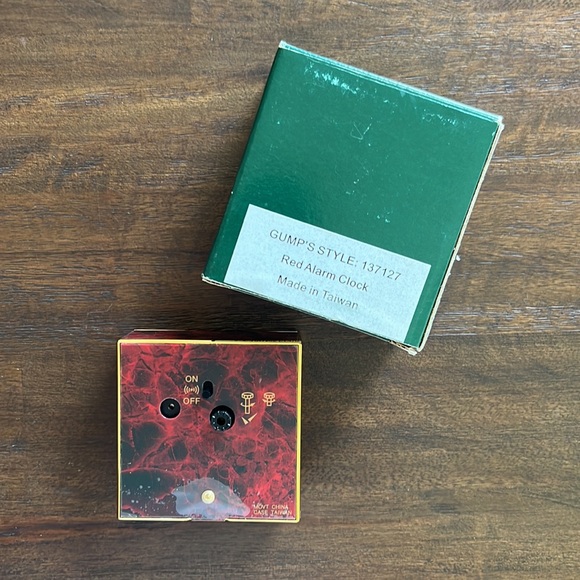 New in Box Analog Clock from Gumps - Picture 2 of 4